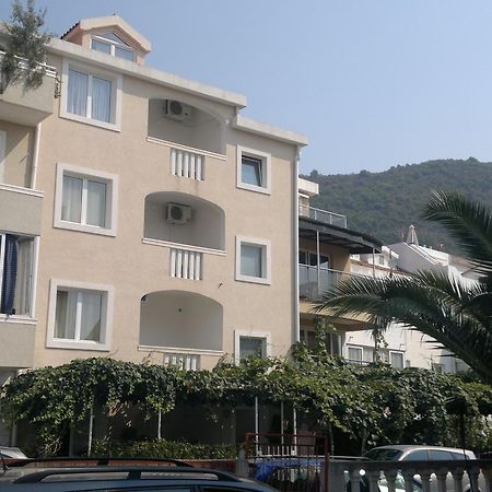 בודווה Hibiscus Guest House מראה חיצוני תמונה