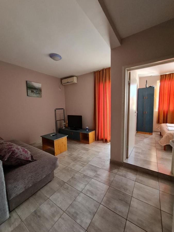 בודווה Hibiscus Guest House מראה חיצוני תמונה