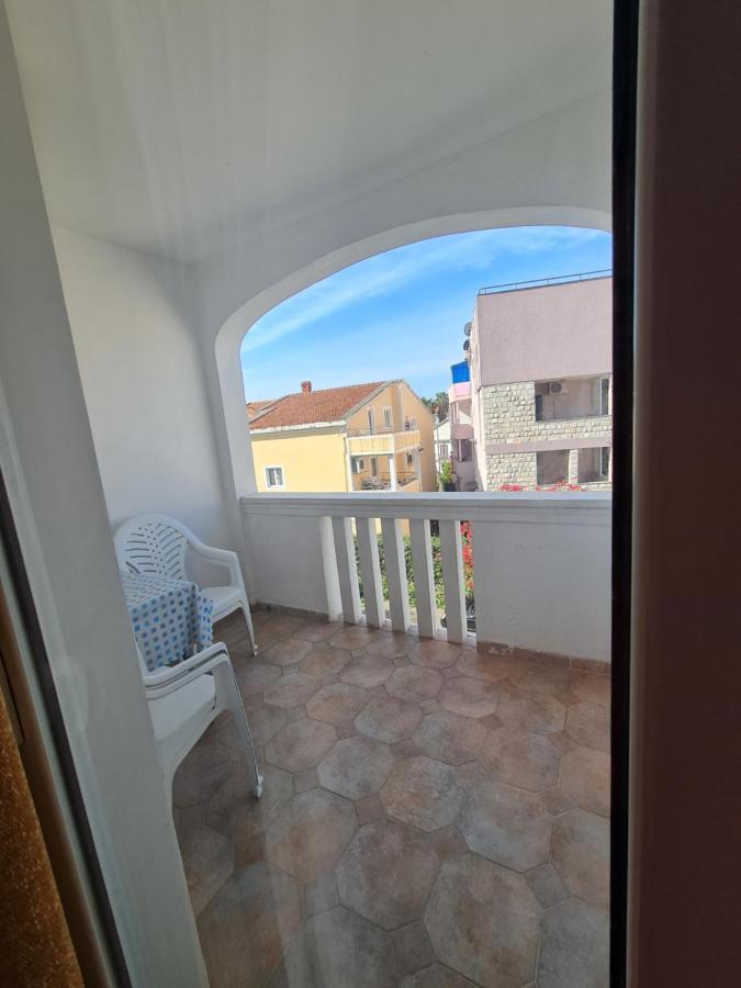 בודווה Hibiscus Guest House מראה חיצוני תמונה