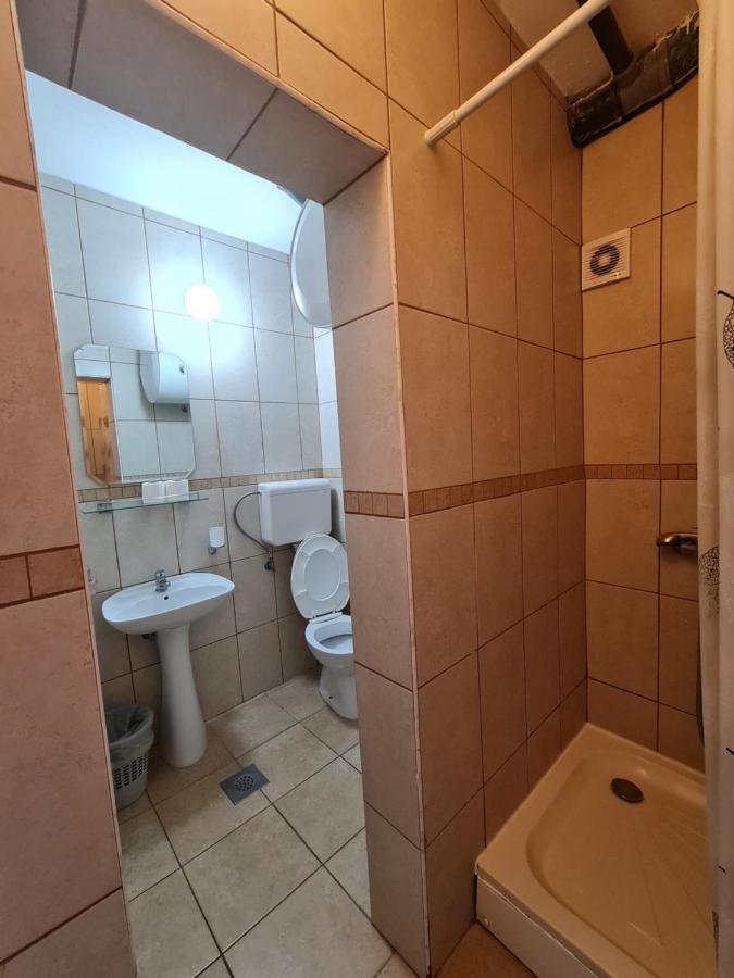 בודווה Hibiscus Guest House מראה חיצוני תמונה