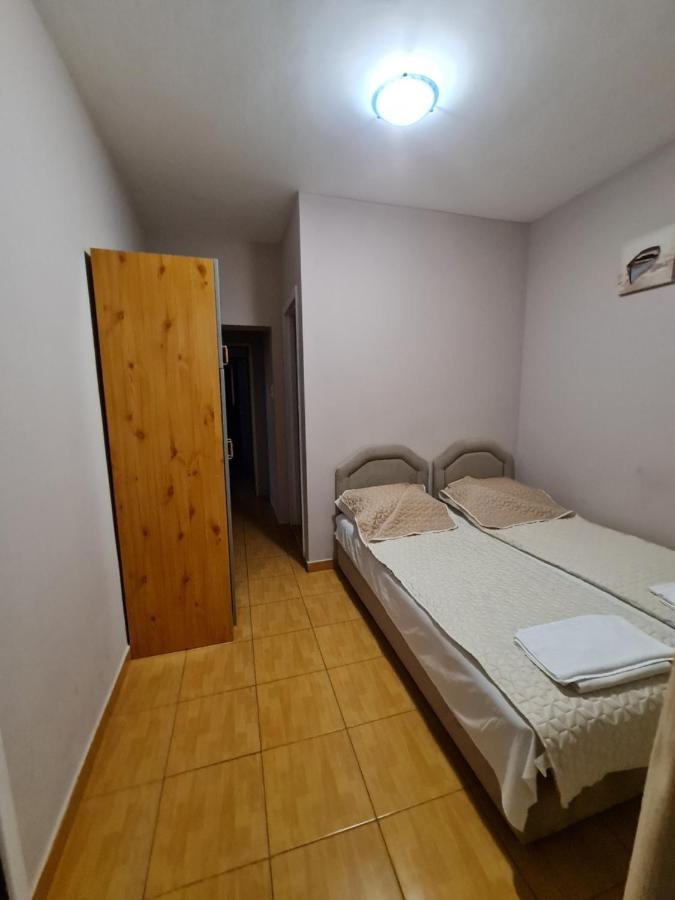 בודווה Hibiscus Guest House מראה חיצוני תמונה