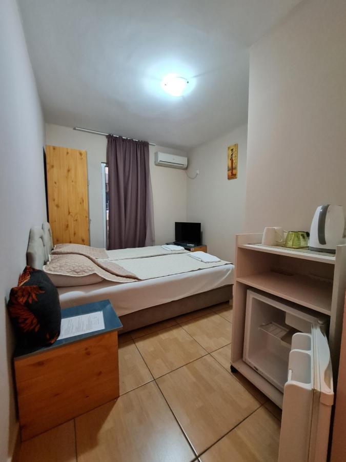 בודווה Hibiscus Guest House מראה חיצוני תמונה