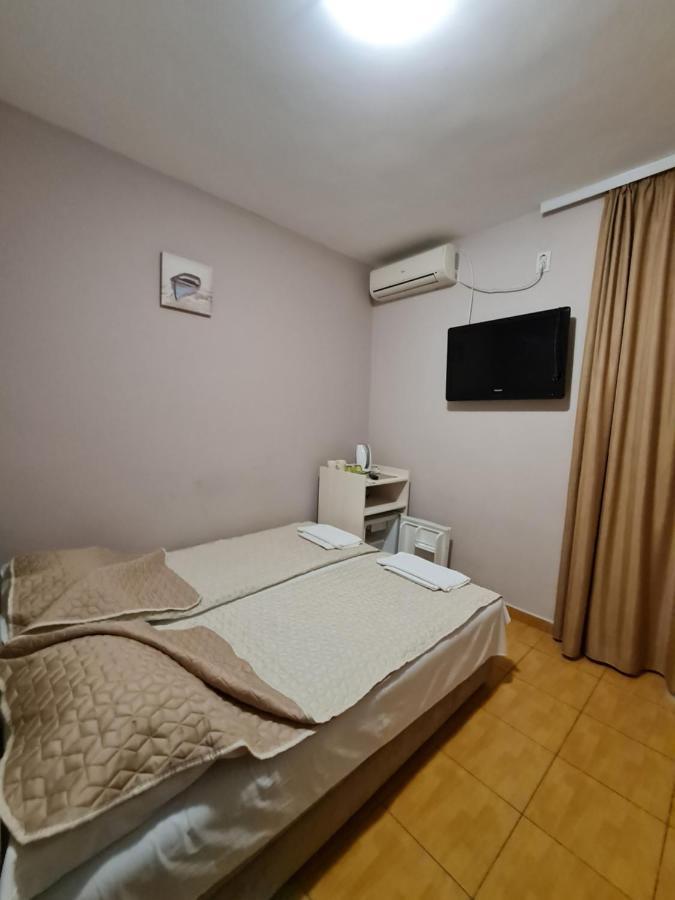 בודווה Hibiscus Guest House מראה חיצוני תמונה