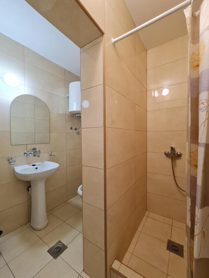 בודווה Hibiscus Guest House מראה חיצוני תמונה