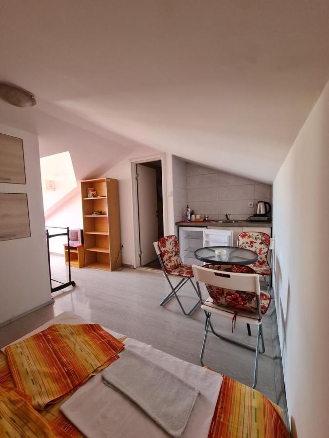 בודווה Hibiscus Guest House מראה חיצוני תמונה