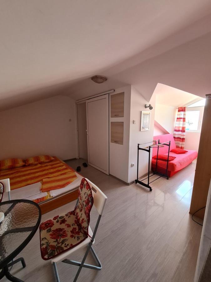 בודווה Hibiscus Guest House מראה חיצוני תמונה