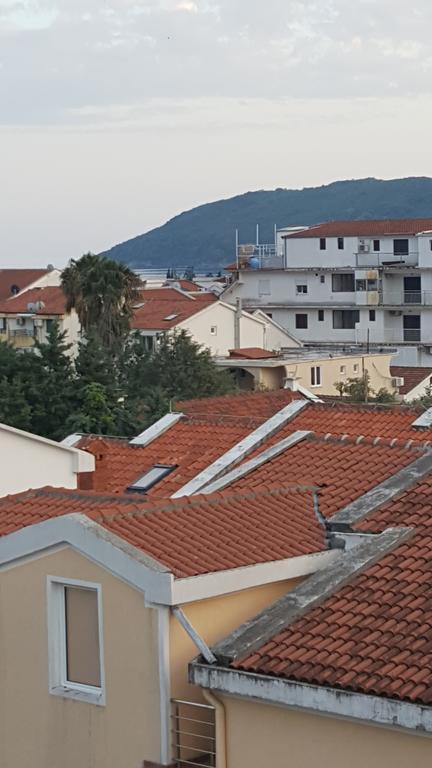 בודווה Hibiscus Guest House מראה חיצוני תמונה